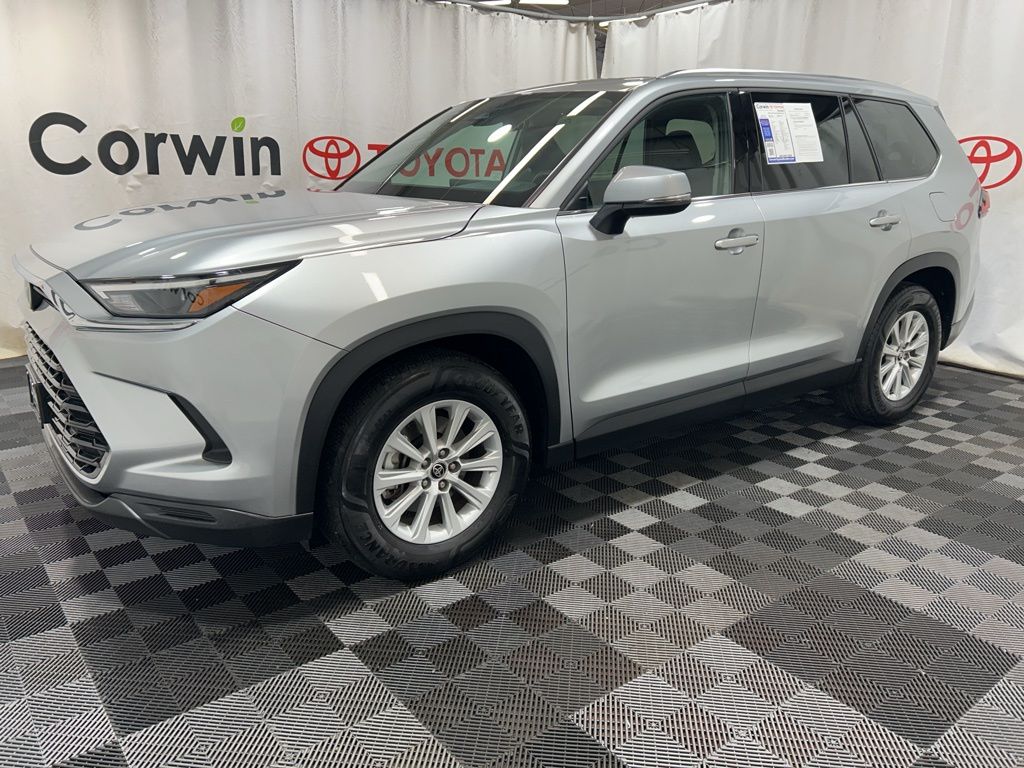 2025 Toyota Grand Highlander XLE photo 3