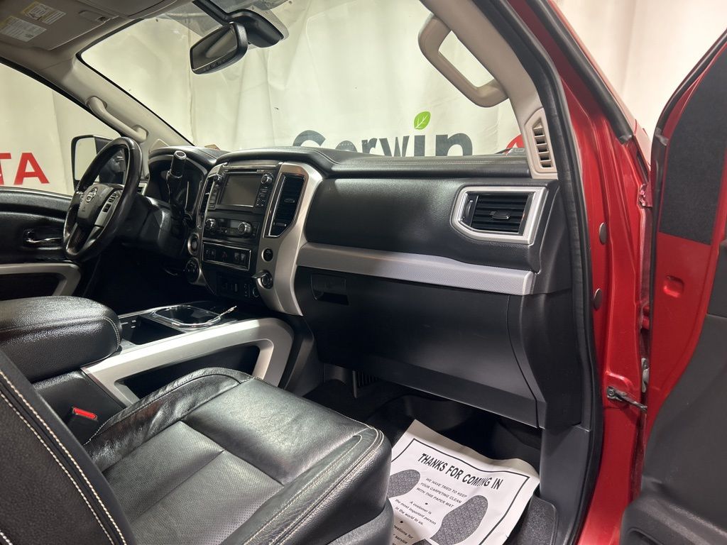 2017 Nissan Titan PRO-4X photo 4