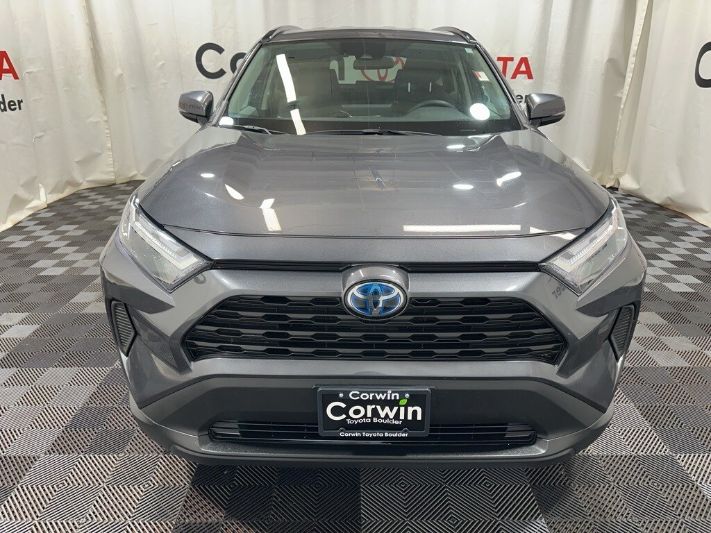 2022 Toyota RAV4 Hybrid XLE photo 2