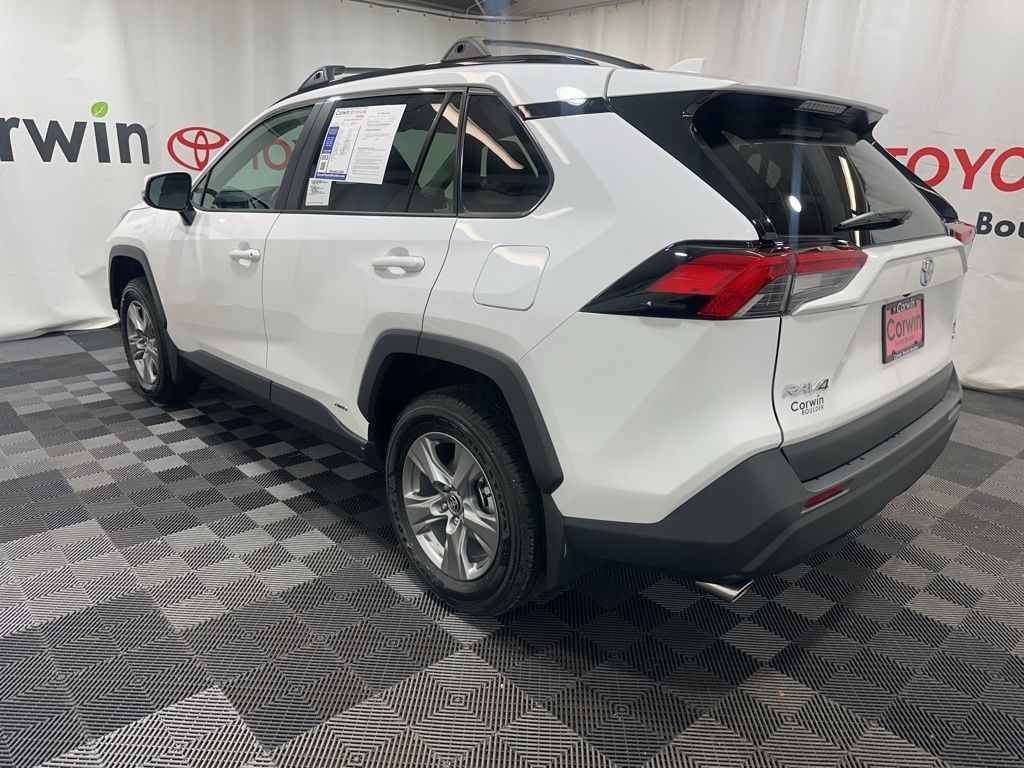 2025 Toyota RAV4 Hybrid XLE photo 3
