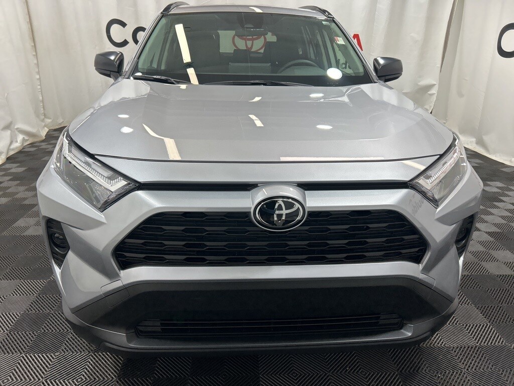 2025 Toyota RAV4 Hybrid LE photo 2