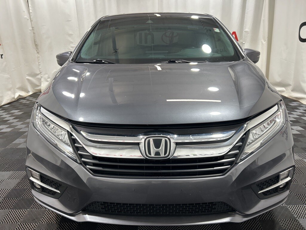 2018 Honda Odyssey Touring photo 2