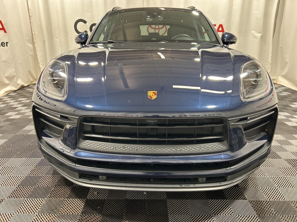 2022 Porsche Macan Base photo 2