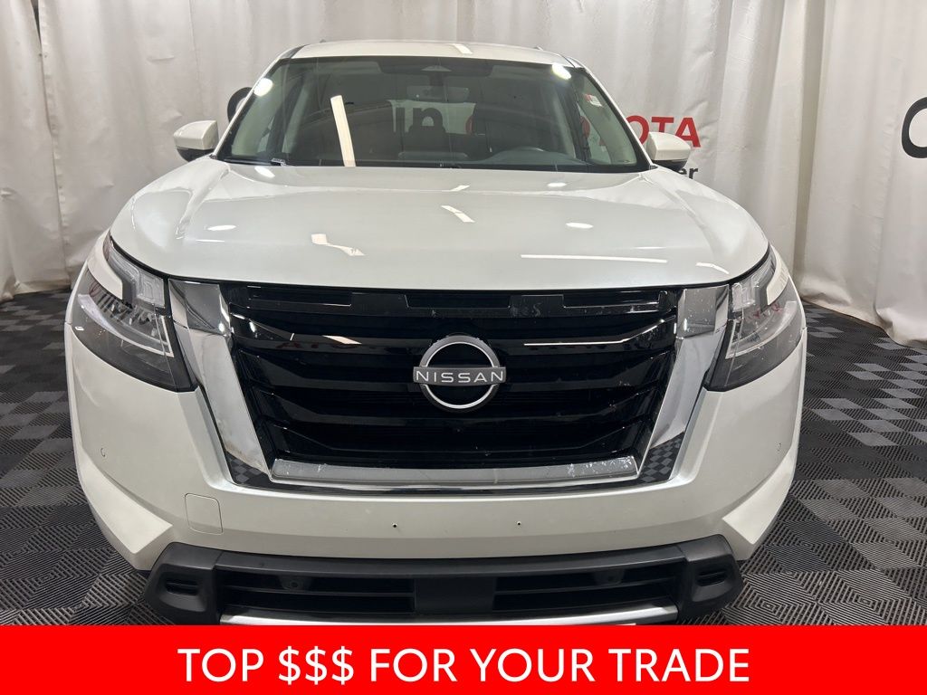 2023 Nissan Pathfinder SL photo 2