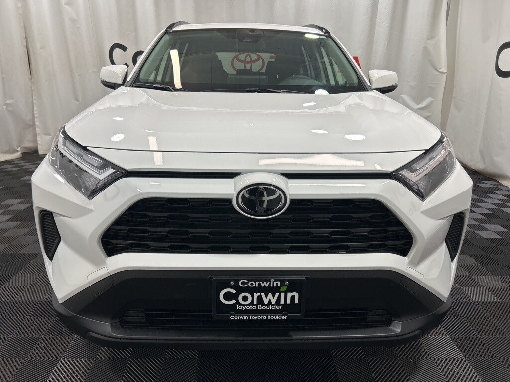 2025 Toyota RAV4 Hybrid XLE photo 2