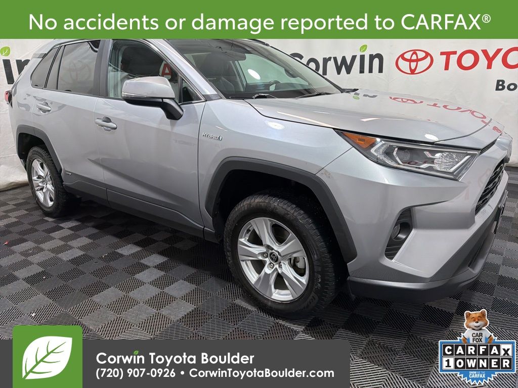 2021 Toyota RAV4 XLE's photo