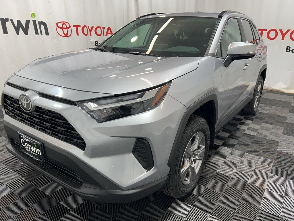 2025 Toyota RAV4 Hybrid XLE photo 3