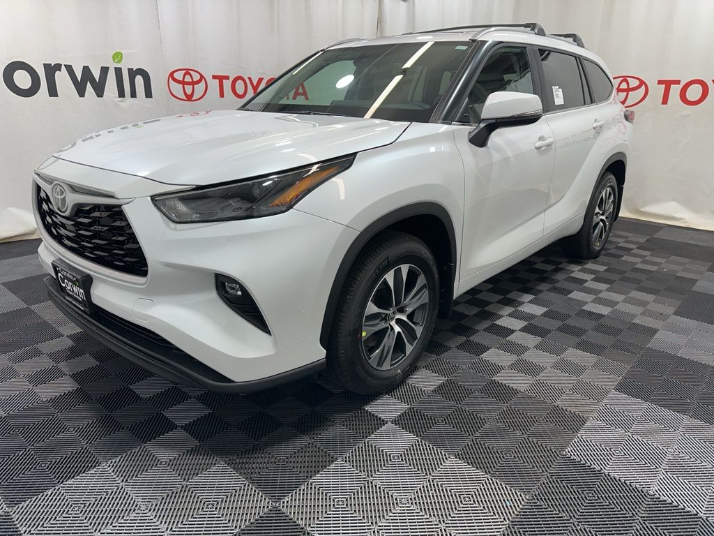 2026 Toyota Highlander XLE photo 3