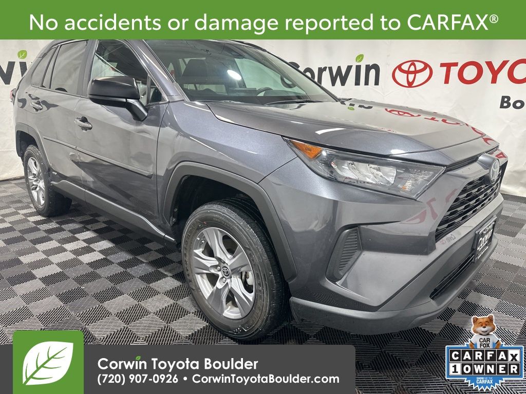 2022 Toyota RAV4 LE's photo