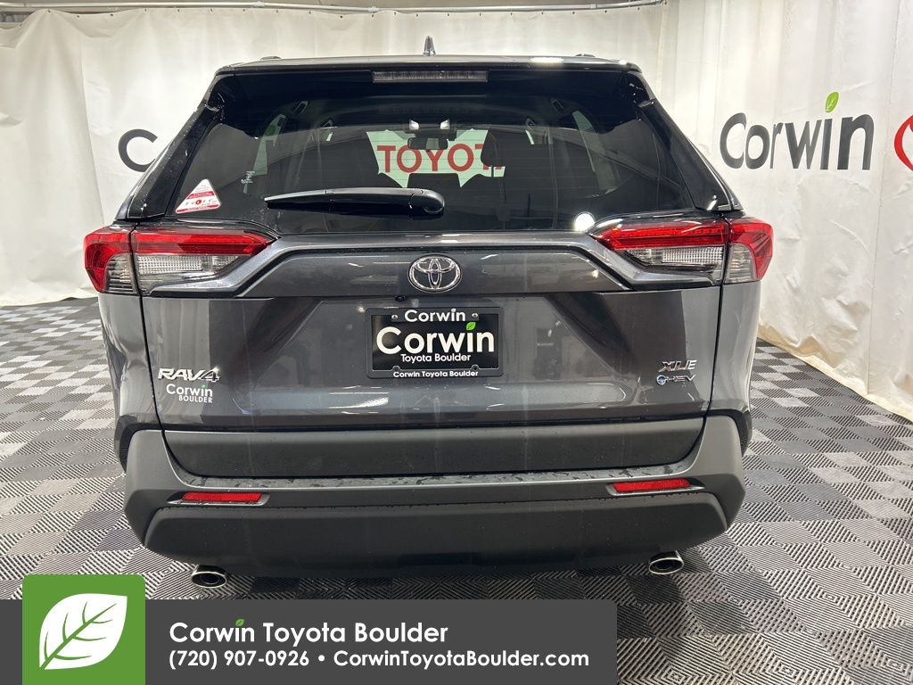 2025 Toyota RAV4 XLE's photo