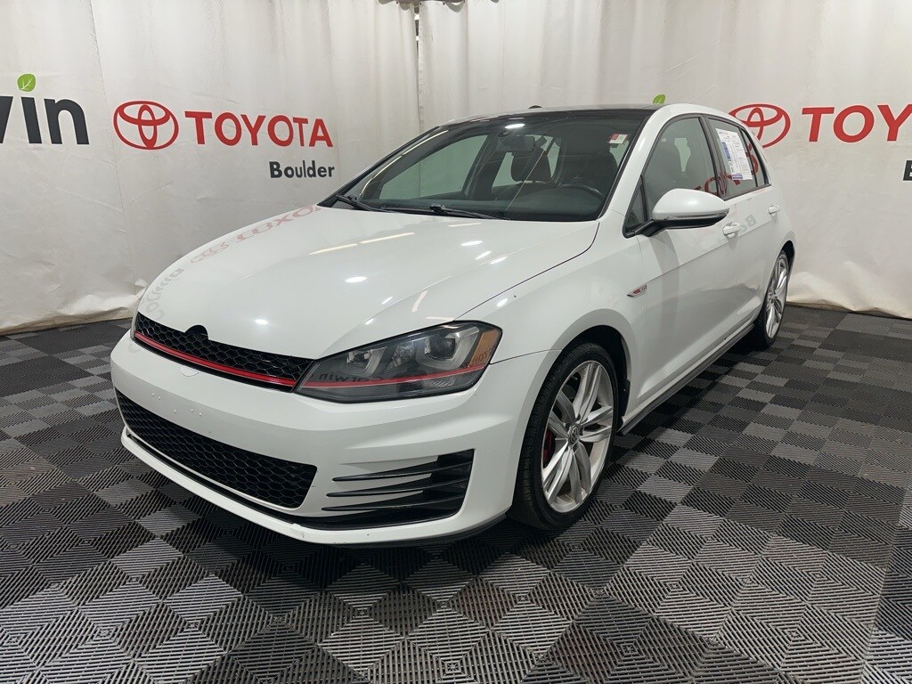 2015 Volkswagen Golf GTI SE photo 3