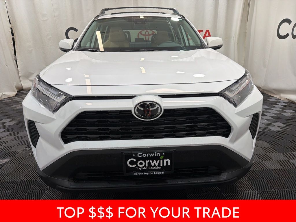 2025 Toyota RAV4 Hybrid XLE photo 3