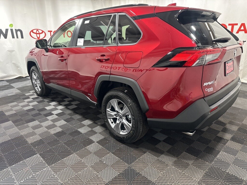 2025 Toyota RAV4 Hybrid XLE photo 3