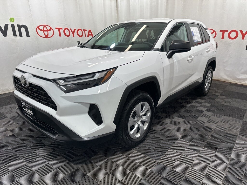 2024 Toyota RAV4 LE photo 3