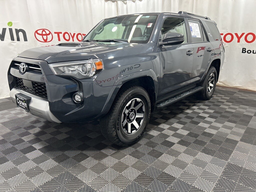 2024 Toyota 4Runner TRD Off-Road photo 2