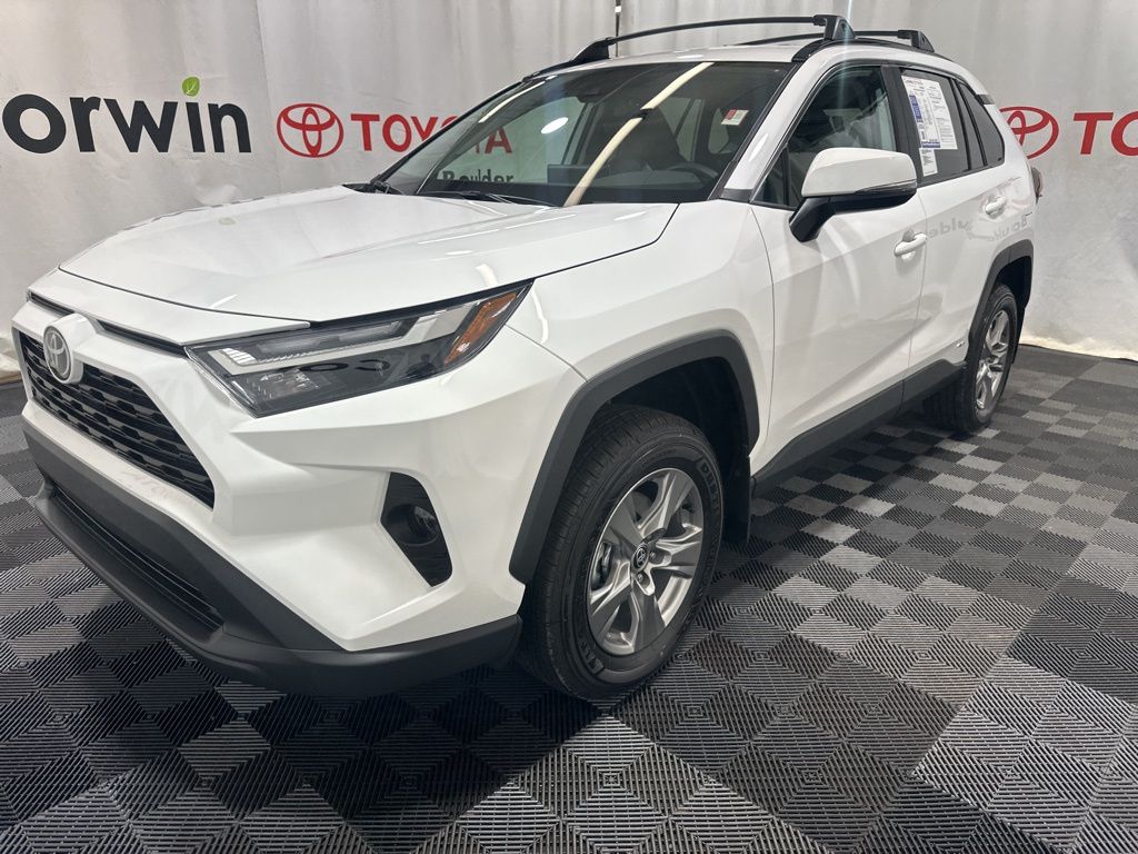 2025 Toyota RAV4 Hybrid XLE photo 2