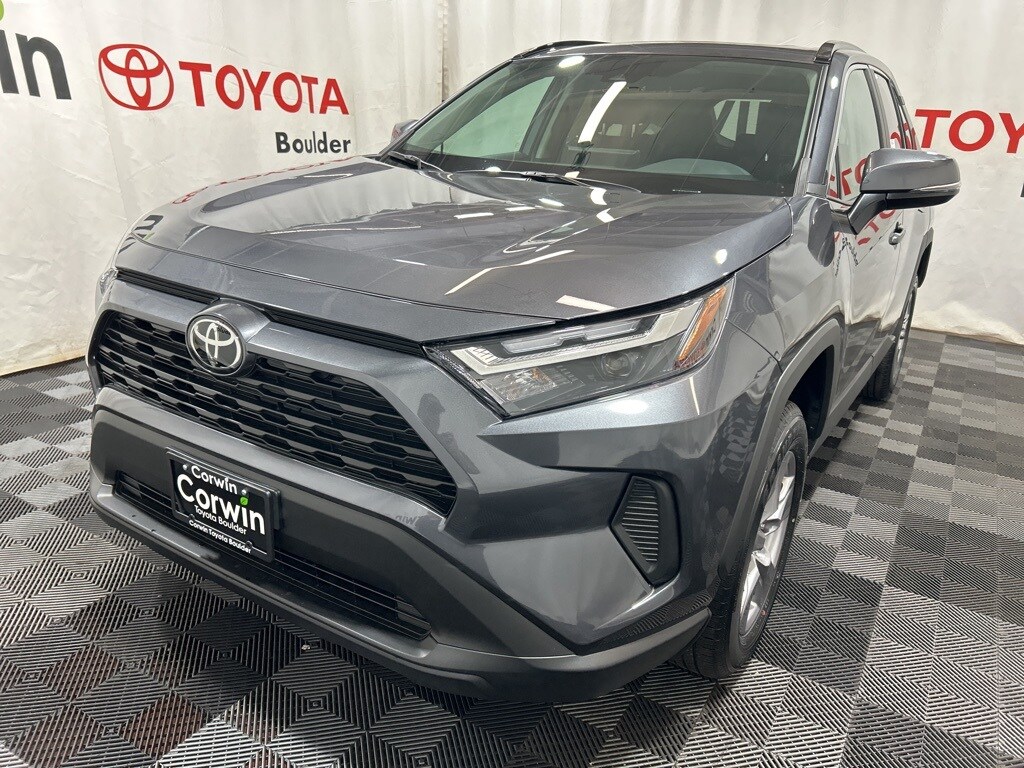 2025 Toyota RAV4 XLE photo 3