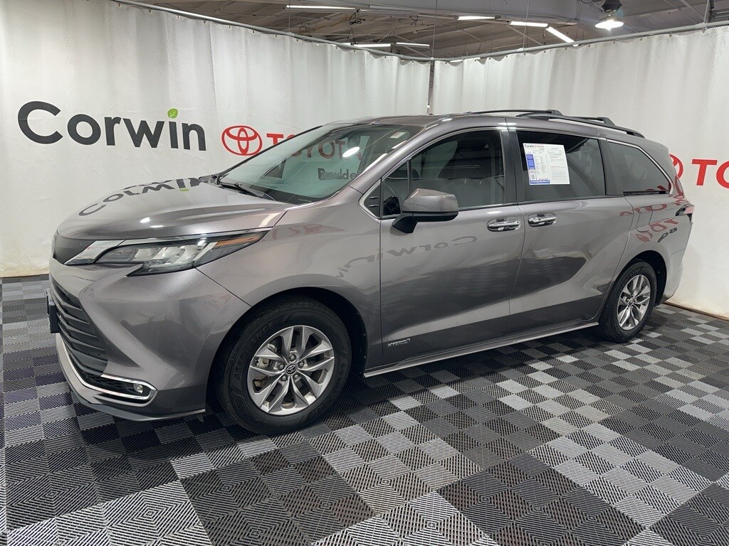 2021 Toyota Sienna XLE photo 4