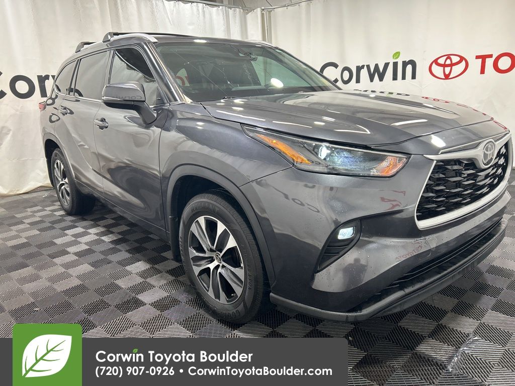 2022 Toyota Highlander XLE's photo