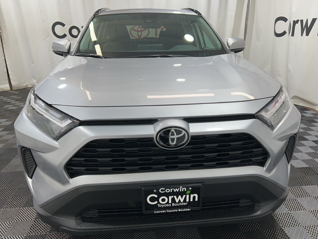 2025 Toyota RAV4 Hybrid XLE photo 2
