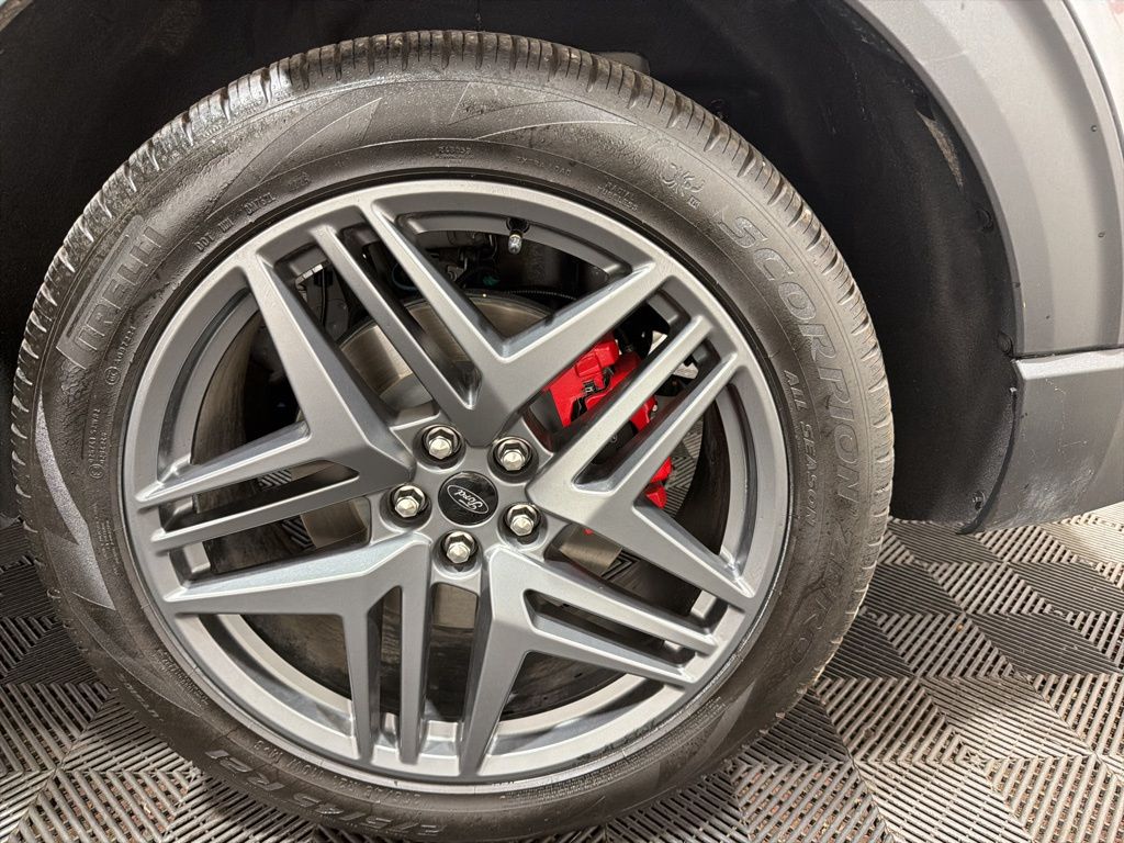 2025 Ford Explorer ST - Photo 34