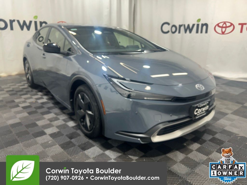 2026 Toyota Prius SE's photo