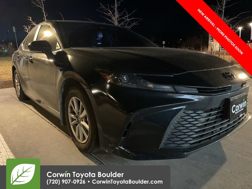 2025 Toyota Camry LE's photo