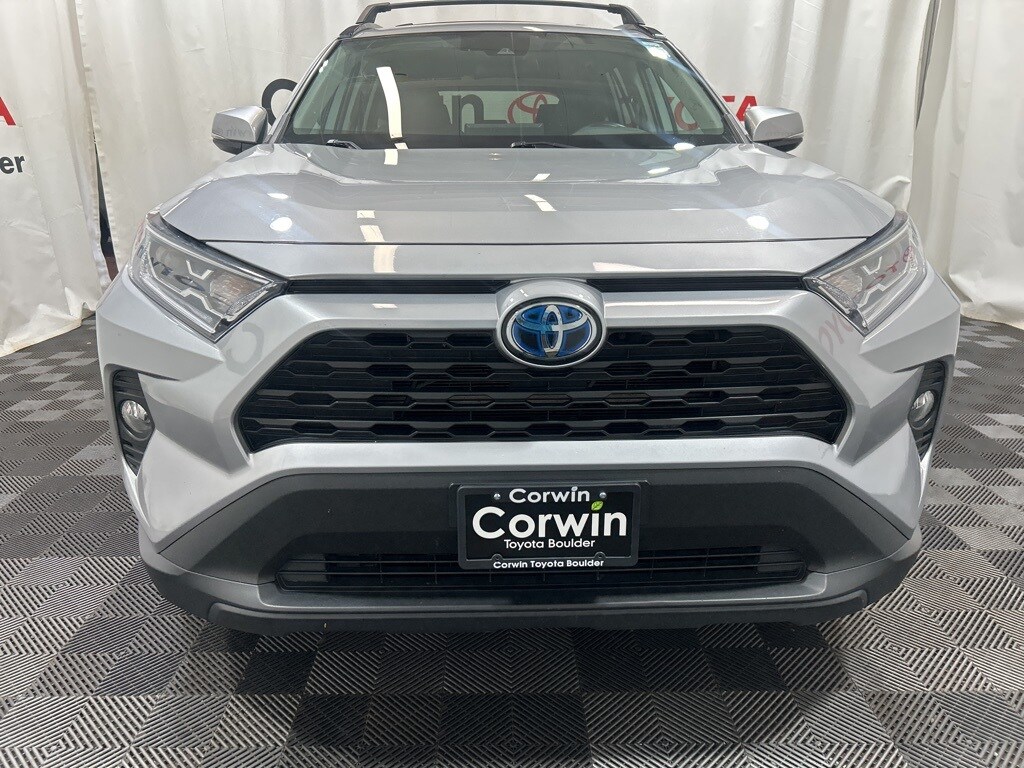 2020 Toyota RAV4 Hybrid XLE photo 2