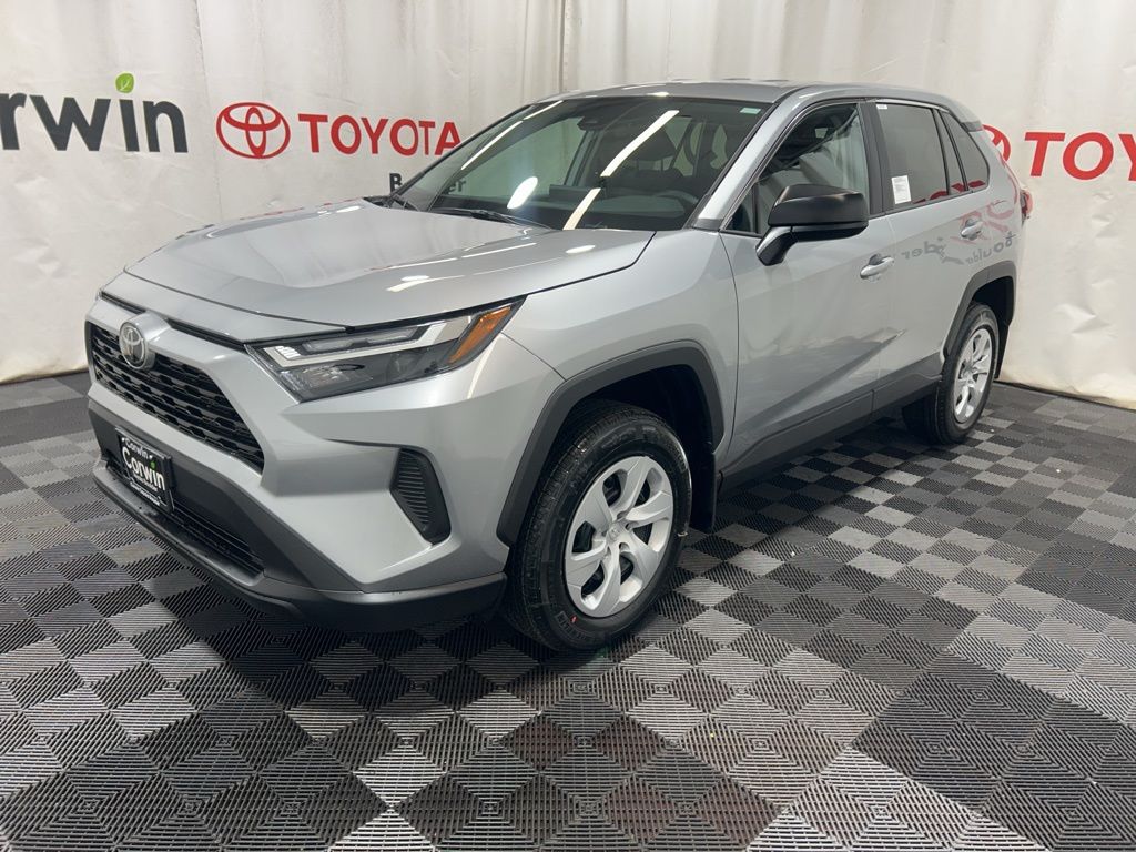 2025 Toyota RAV4 LE photo 4