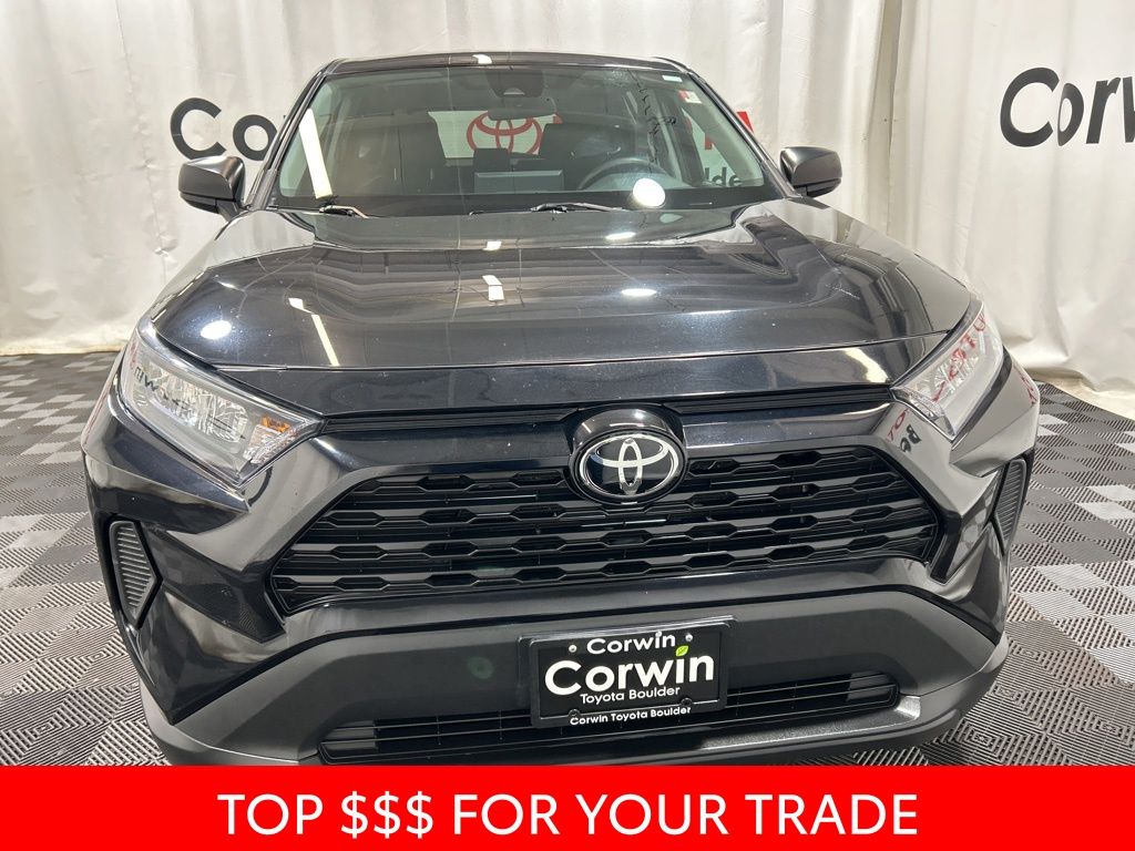 2022 Toyota RAV4 LE photo 2