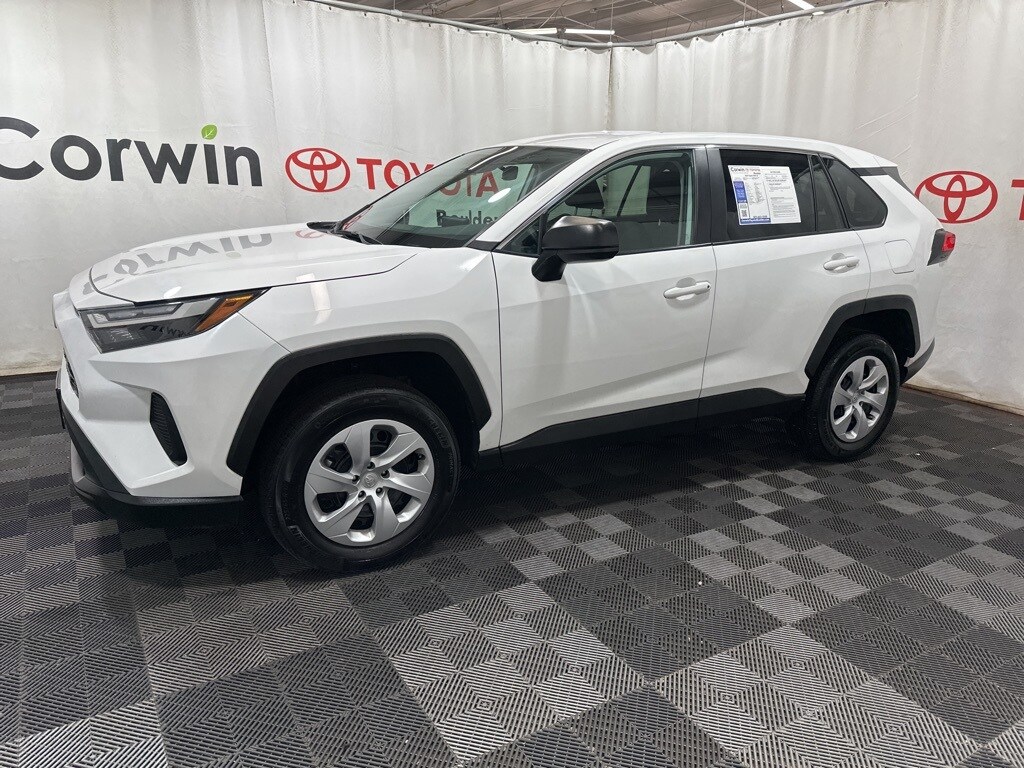 2024 Toyota RAV4 LE photo 4