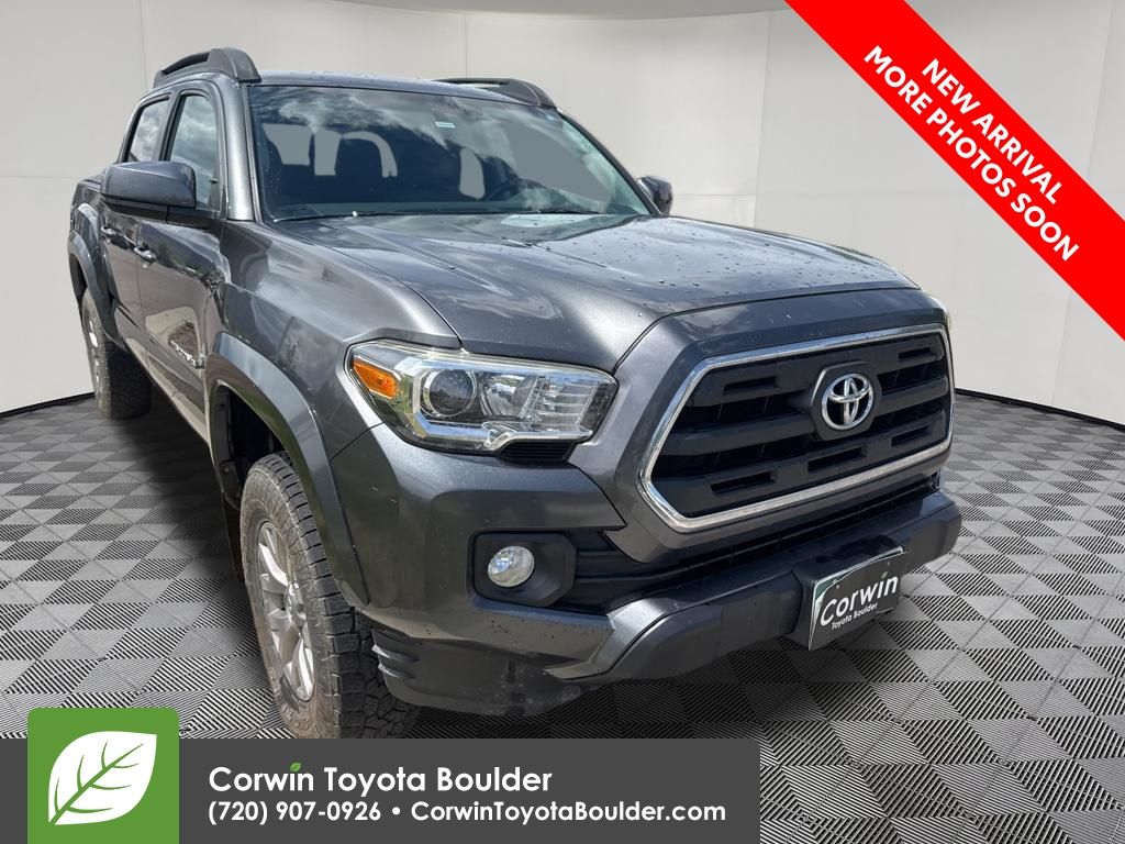 2017 Toyota Tacoma SR5 Double Cab 4x4 V6 Auto Short Bed's photo