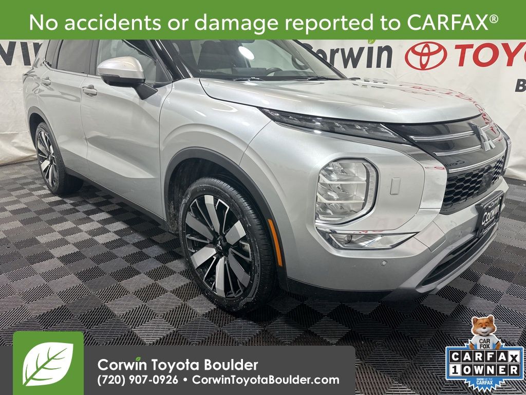 2025 Mitsubishi Outlander SE's photo