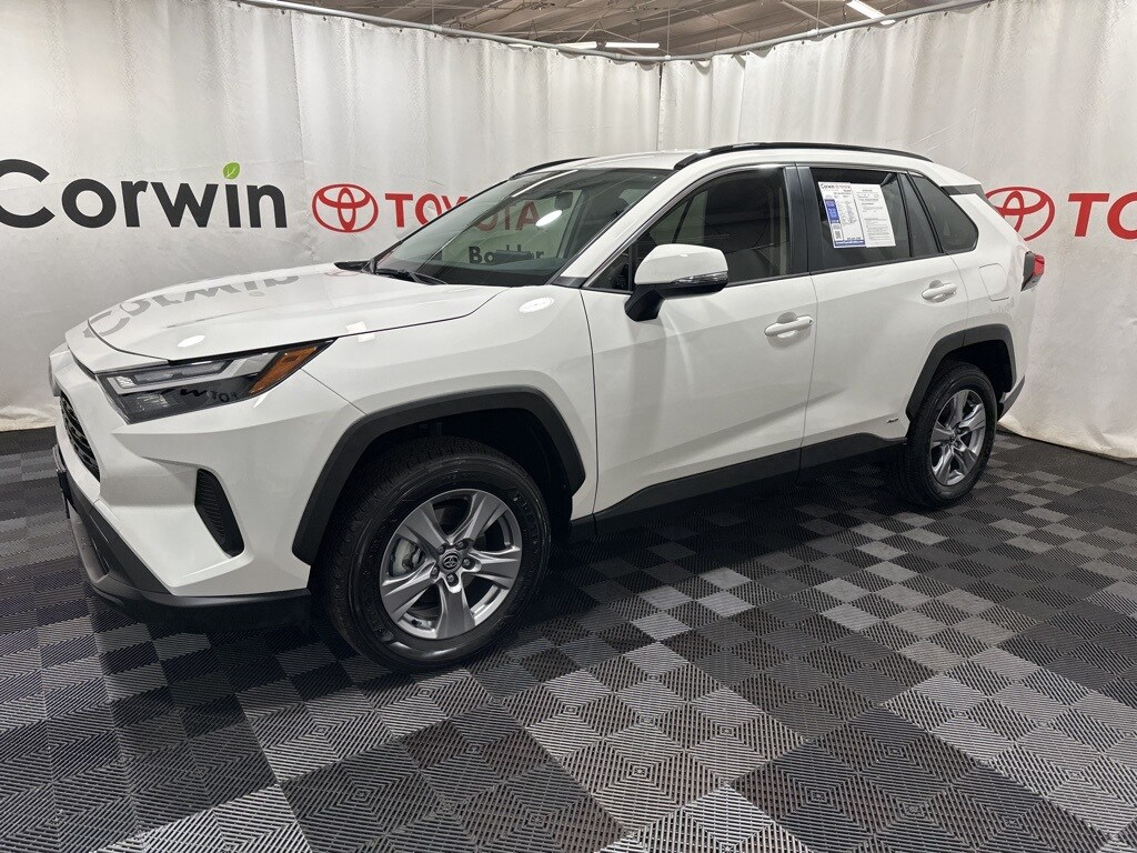 2025 Toyota RAV4 Hybrid LE photo 4