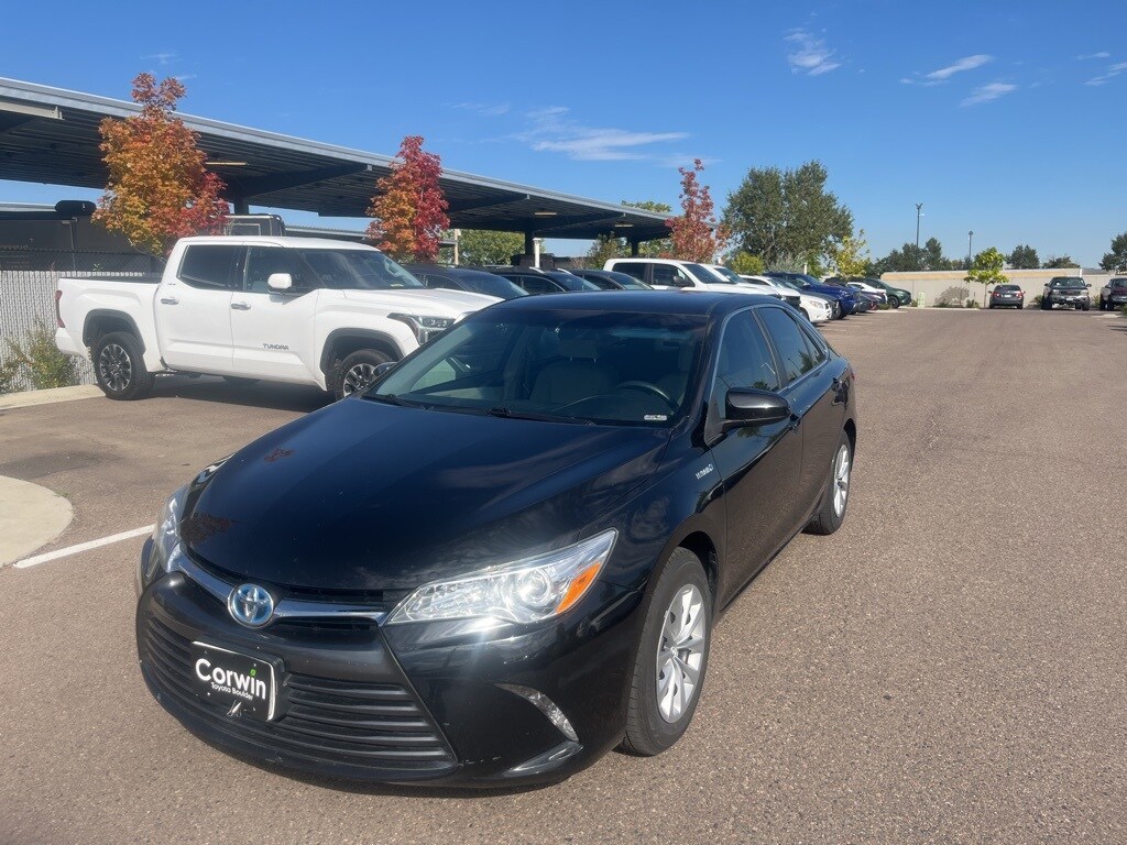 2015 Toyota Camry Hybrid LE photo 3