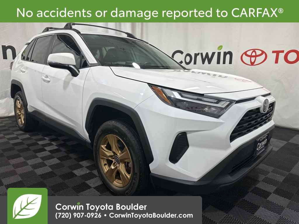 2024 Toyota RAV4 XLE's photo