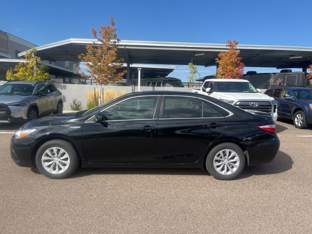 2015 Toyota Camry Hybrid LE photo 4