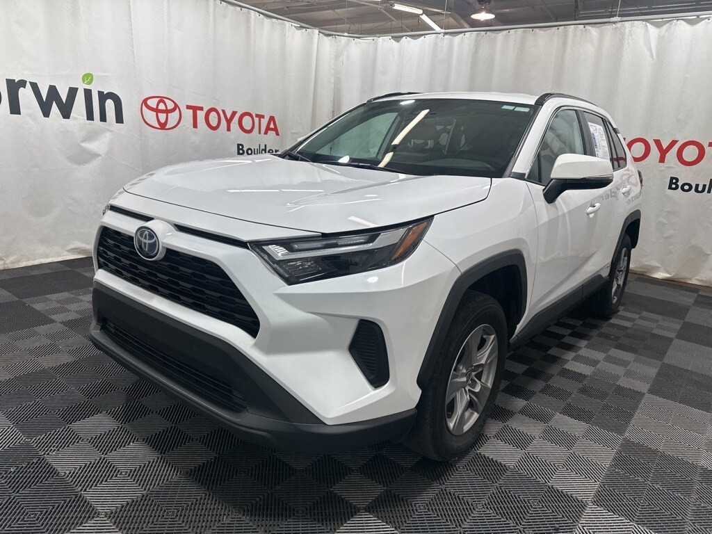 2024 Toyota RAV4 Hybrid XLE photo 3