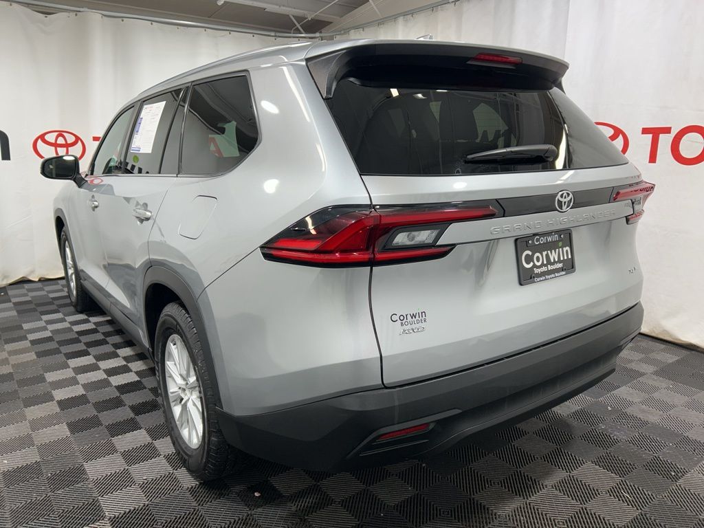 2025 Toyota Grand Highlander Limited photo 3
