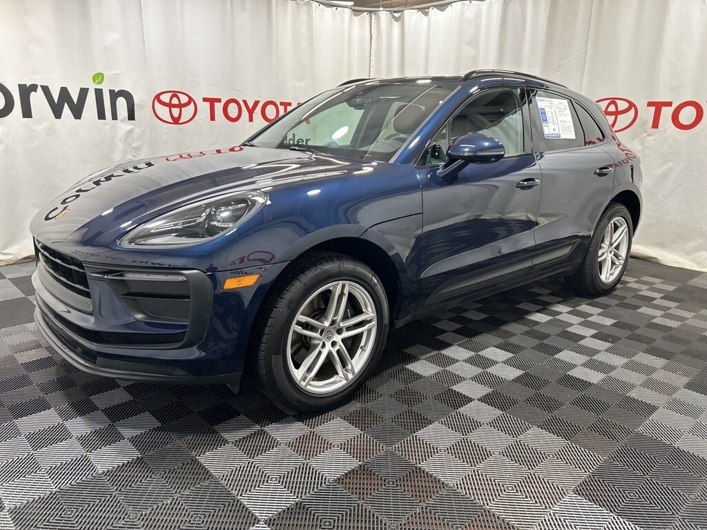 2022 Porsche Macan Base photo 3