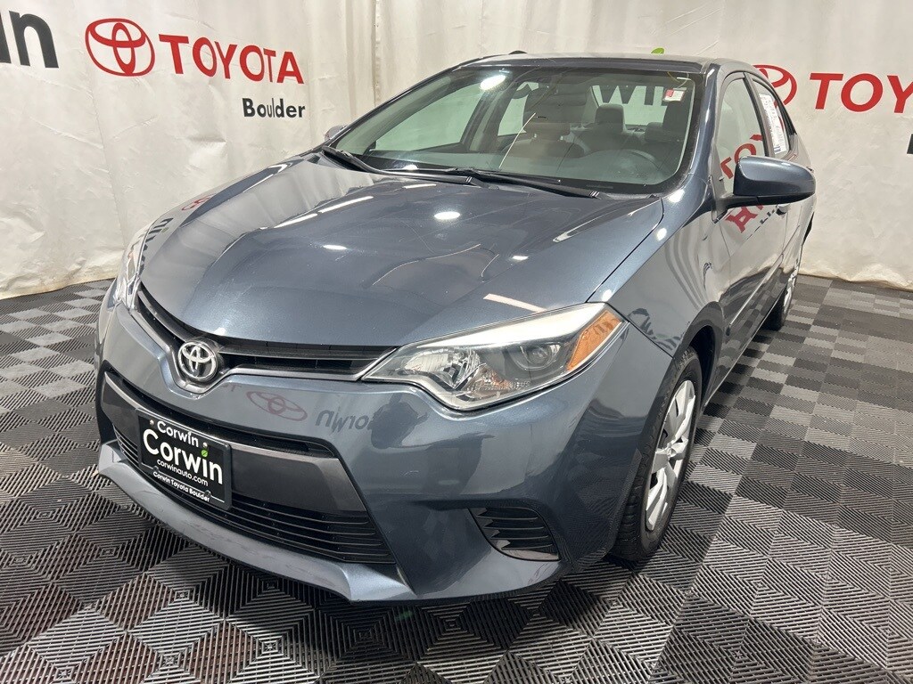 2015 Toyota Corolla LE photo 2