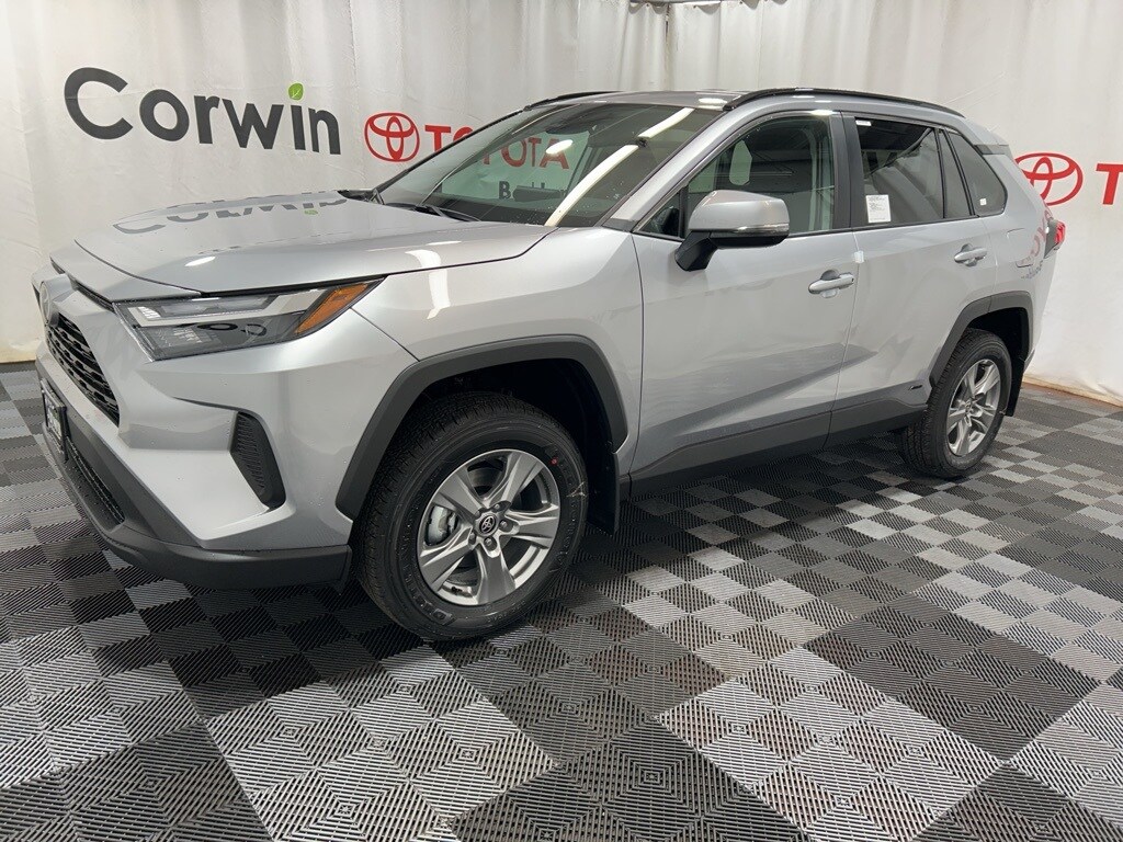 2025 Toyota RAV4 Hybrid XLE photo 4