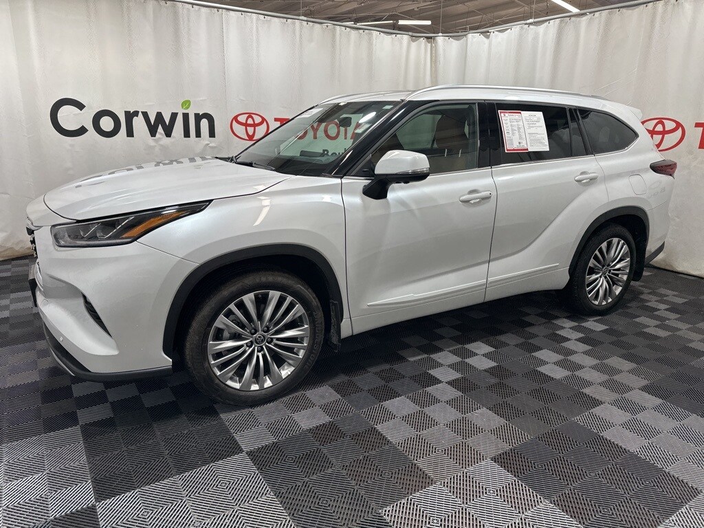 2025 Toyota Highlander Platinum photo 4