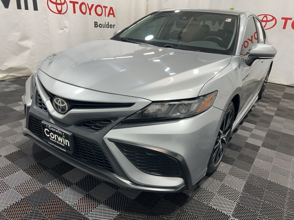2022 Toyota Camry SE photo 3