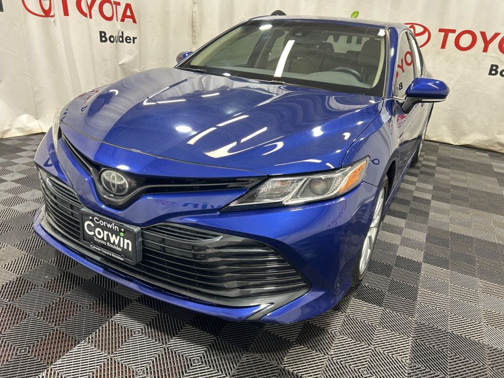 2018 Toyota Camry LE photo 3