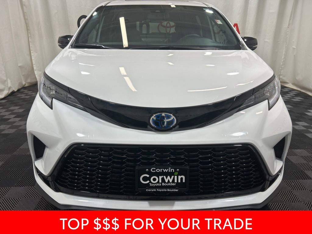 2025 Toyota Sienna XSE photo 3