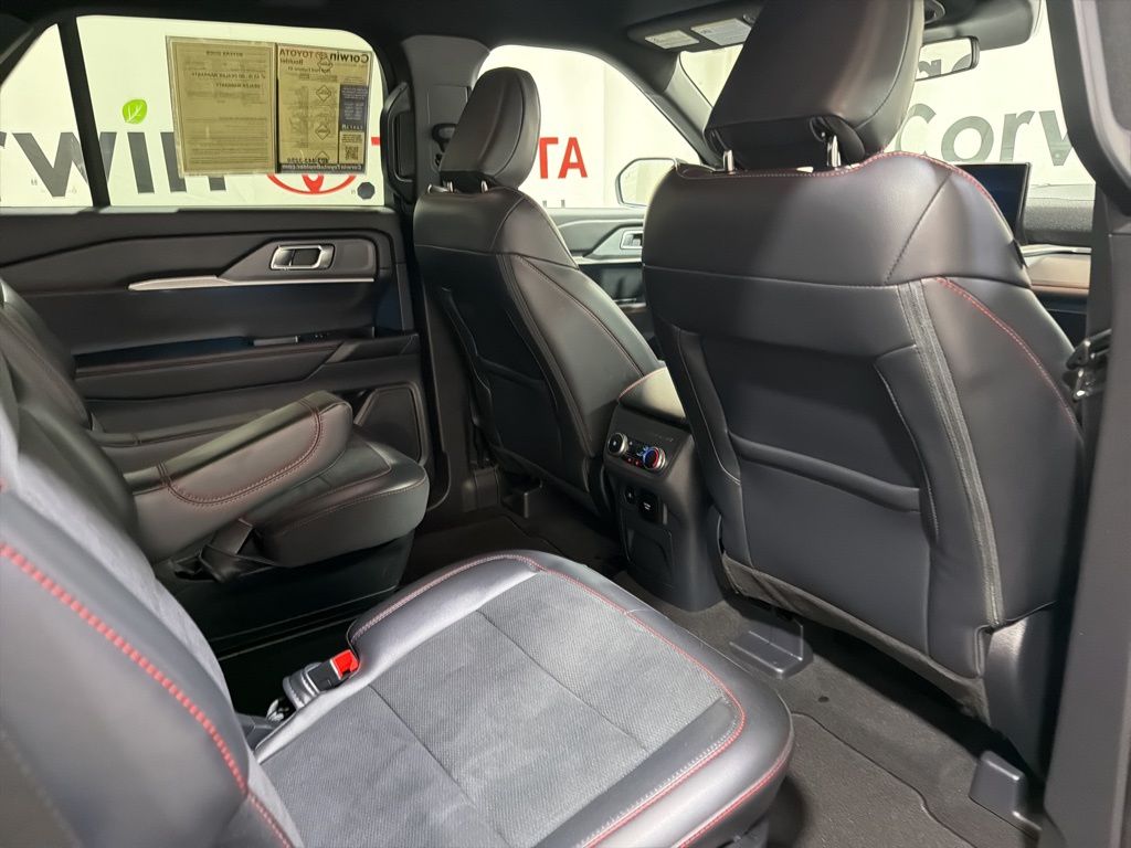 2025 Ford Explorer ST - Photo 14