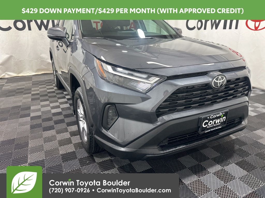 2025 Toyota RAV4 XLE's photo