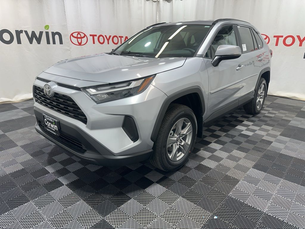 2025 Toyota RAV4 Hybrid XLE photo 2