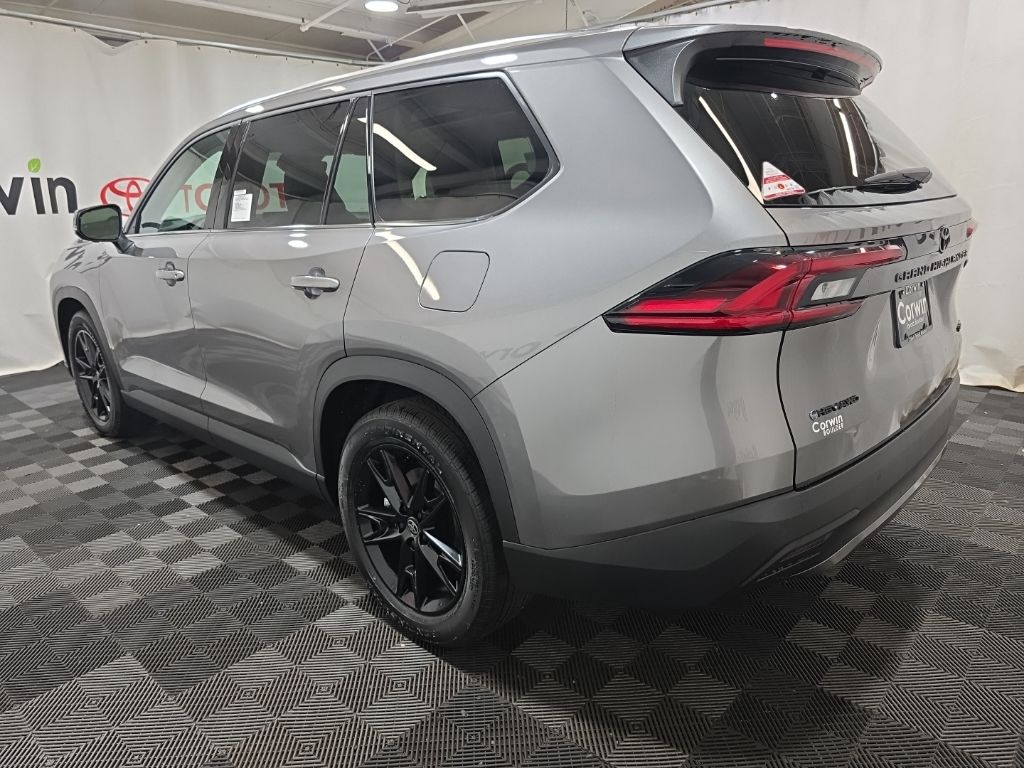 2026 Toyota Highlander Limited photo 2